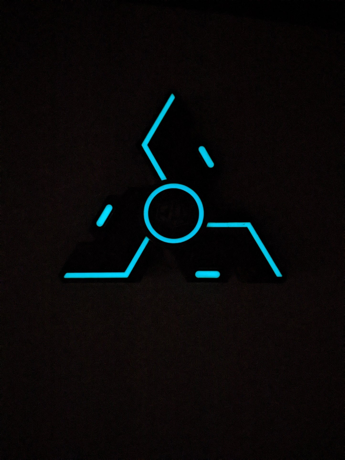 Mecha Atlas fidget spinner - tringle gunmetal glow in the dark