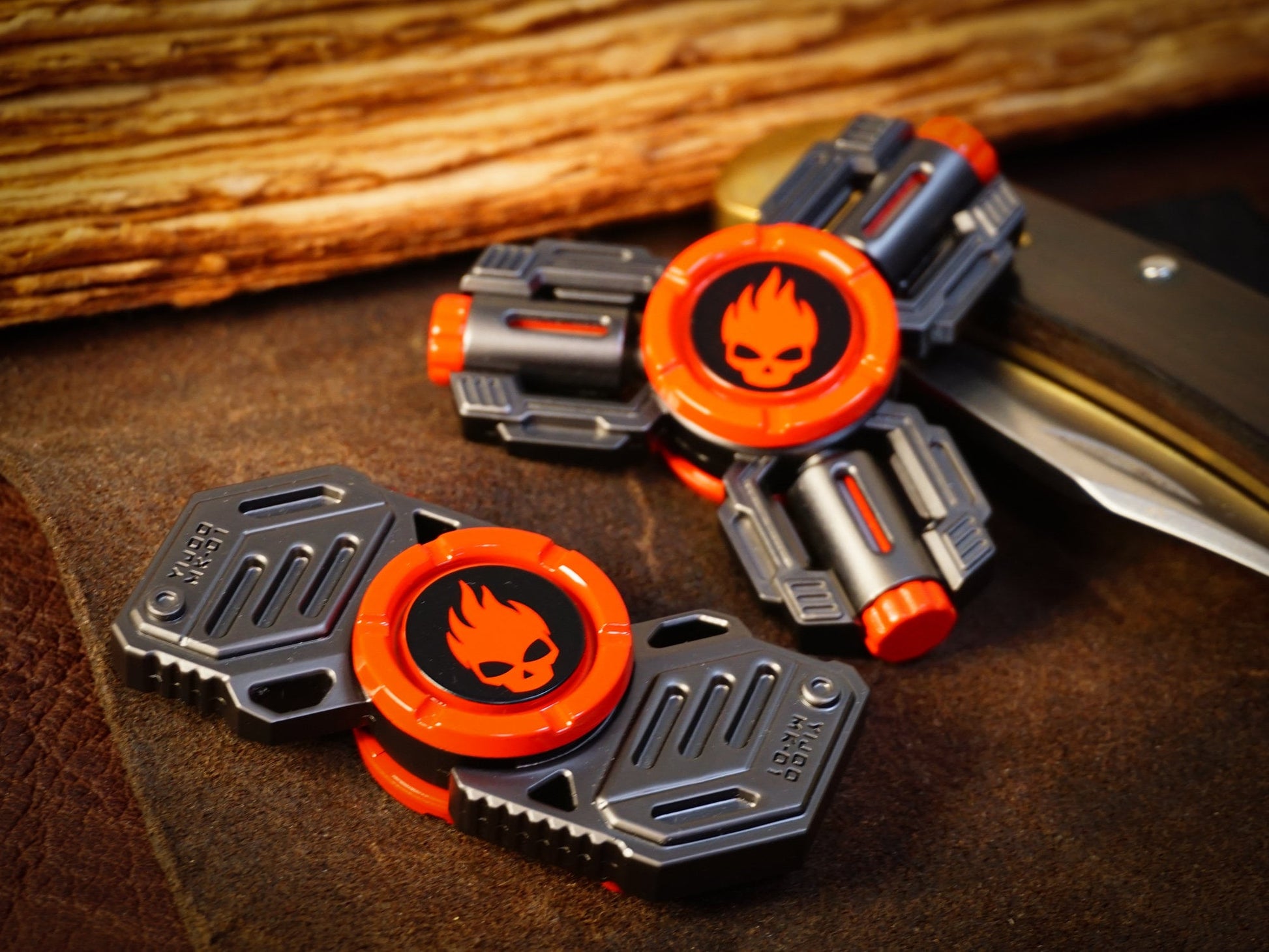 Flaming Skull 2 - bi-shaped fidget spinner in gunmetal and red