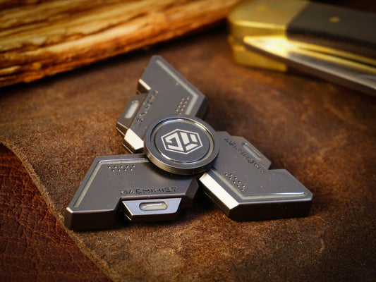 Mecha Atlas fidget spinner - tringle gunmetal glow in the dark